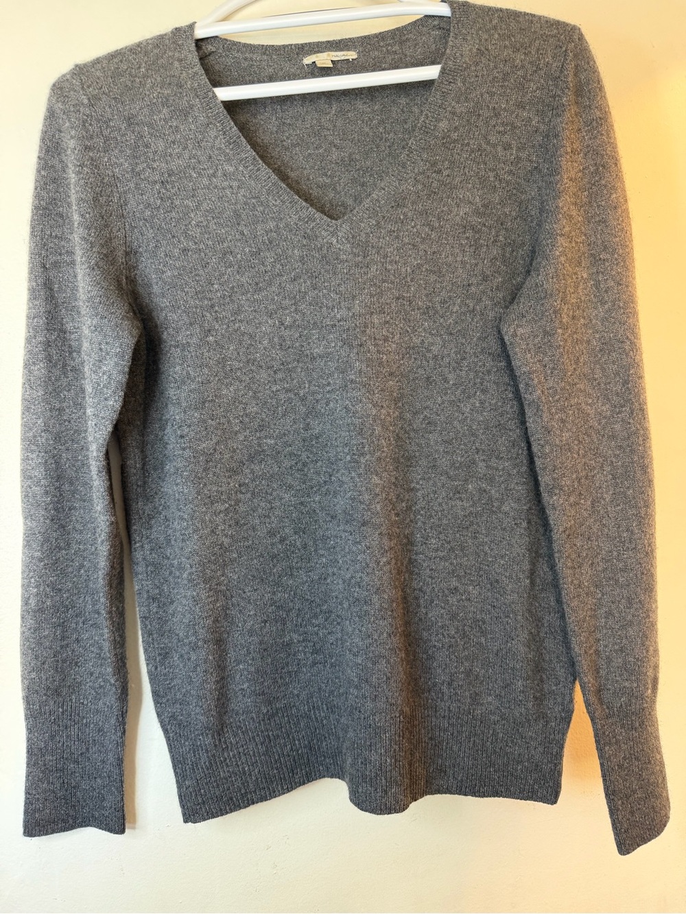 Halogen 100% Cashmere Gray V-Neck Sweater Soft Minimalist Classic Knit - Picture 3 of 8